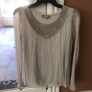 Beautiful lace, made in Italy, flowy long sleeve